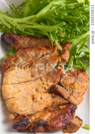 豚ロースの味噌漬け焼き 豚ロースの味噌漬け焼き 108850631