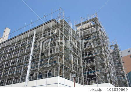 建物解体足場,手摺枠と防音パネル 108850669