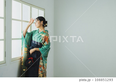 振袖に袴を着た女性 振袖に袴を着た女性 108851293