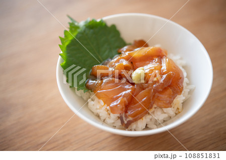 真鯛の漬け丼 108851831