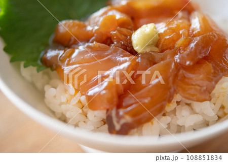 真鯛の漬け丼 108851834