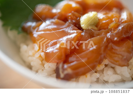 真鯛の漬け丼 108851837