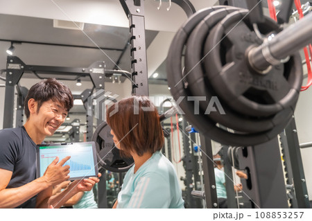 パーソナルトレーニングジム アラ還女性 ダイエット 中年男性トレーナー 体重管理 グラフ エクセル パーソナルトレーニングジム アラ還女性 ダイエット 中年男性トレーナー 体重管理 グラフ エクセル 108853257