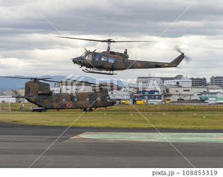 八尾駐屯地のCH-47JAとUH-1J 108853319