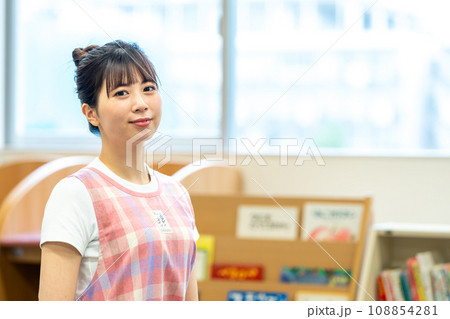 保育士の女性 撮影協力:有明教育芸術短期大学 保育士の女性 撮影協力:有明教育芸術短期大学 108854281
