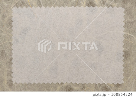 和紙のフレーム背景素材（ベージュ枠） 108854524