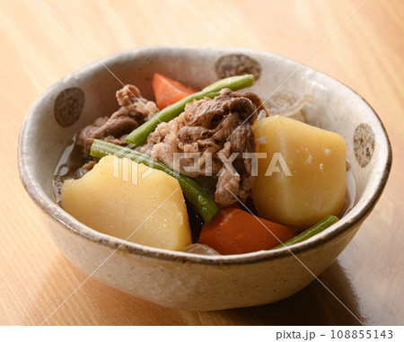 家庭料理の定番 肉じゃが 家庭料理の定番 肉じゃが 108855143
