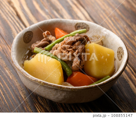 家庭料理の定番 肉じゃが 家庭料理の定番 肉じゃが 108855147
