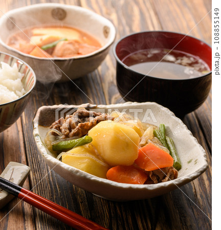 家庭料理の定番 肉じゃが 家庭料理の定番 肉じゃが 108855149