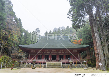 比叡山延暦寺西塔 釈迦堂(転法輪堂) 紅葉の季節 比叡山延暦寺西塔 釈迦堂(転法輪堂) 紅葉の季節 108855587