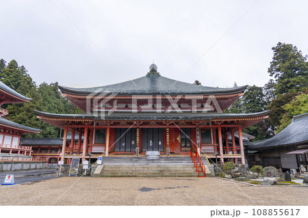 比叡山延暦寺東塔　秋のくもり空の阿弥陀堂 108855617
