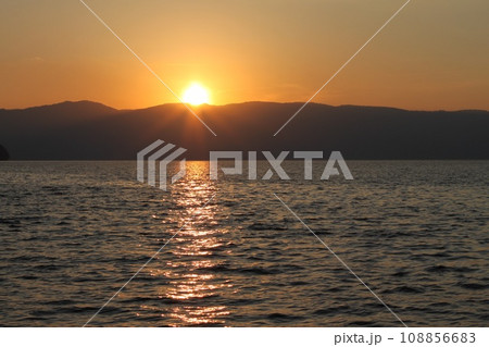 十和田湖の夕陽 十和田湖の夕陽 108856683