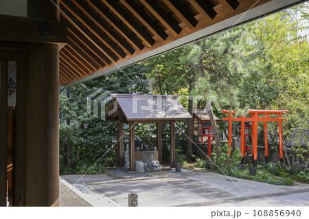 六本木　天祖神社の境内　　東京都港区 108856940