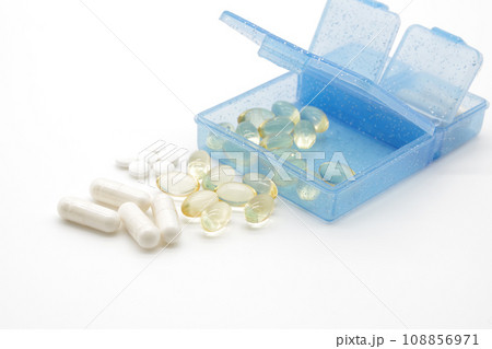 サプリメントを上手に活用 108856971