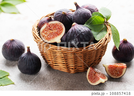 Fresh ripe figs 108857418