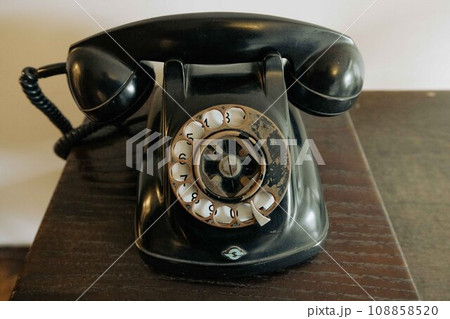 昔懐かしい昭和の黒電話 昔懐かしい昭和の黒電話 108858520