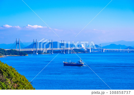 瀬戸大橋と瀬戸内海 108858737