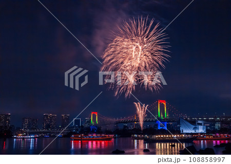 お台場レンボー花火 東京夜景 お台場レンボー花火 東京夜景 108858997