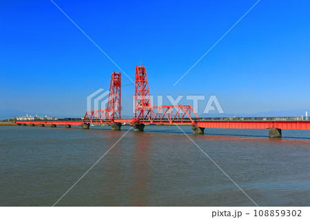【佐賀県】快晴の筑後川昇開橋 108859302