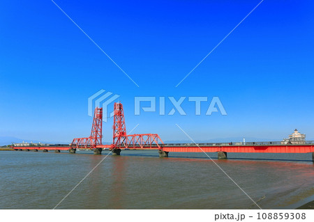 【佐賀県】快晴の筑後川昇開橋 108859308