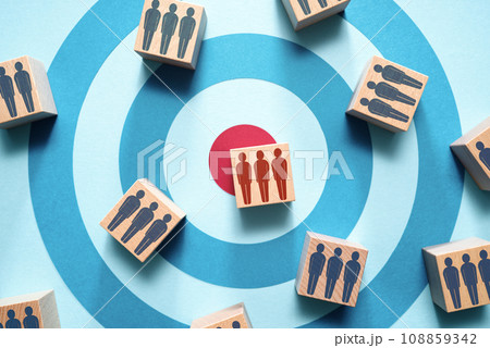 ターゲットマーケティング。目標とする市場を明確にするイメージ。マーケティングとセグメンテーション。ダ ターゲットマーケティング。目標とする市場を明確にするイメージ。マーケティングとセグメンテーション。ダ 108859342