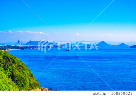 瀬戸大橋と瀬戸内海 108859625