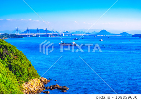瀬戸大橋と瀬戸内海 108859630