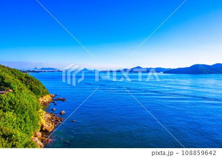 瀬戸大橋と瀬戸内海 108859642