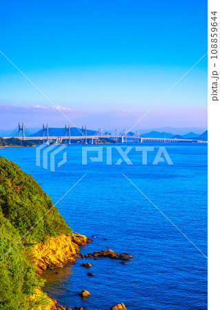 瀬戸大橋と瀬戸内海 瀬戸大橋と瀬戸内海 108859644