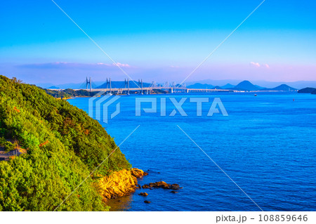瀬戸大橋と瀬戸内海 瀬戸大橋と瀬戸内海 108859646
