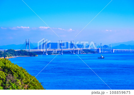 瀬戸大橋と瀬戸内海 108859675