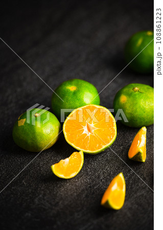 Oranges placed on a black marble slab. Oranges placed on a black marble slab. 108861223