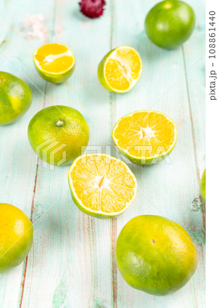 fresh citrus fruits on wooden table fresh citrus fruits on wooden table 108861440
