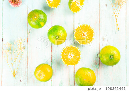 fresh citrus fruits on wooden table fresh citrus fruits on wooden table 108861441