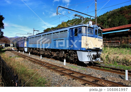 汽笛よ響け!!往時の雄姿を今に伝える…峠のシェルパ・EF63電気機関車【重連運転】 108861997
