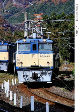 汽笛よ響け!!往時の雄姿を今に伝える…峠のシェルパ・EF63電気機関車【重連運転】 108862001