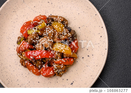 Warm salad with veal, tomatoes, peppers, zucchini, sesame, salt, spices and herbs 108863277
