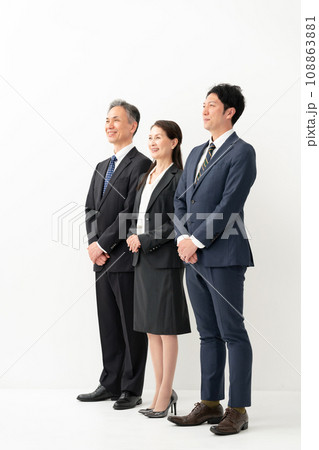 ビジネス　男女　横顔　縦 108863881