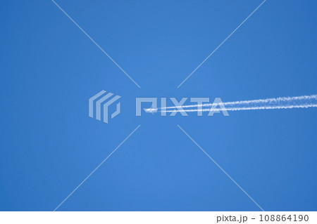 Condensation trail from an airplane in a blue sky 108864190