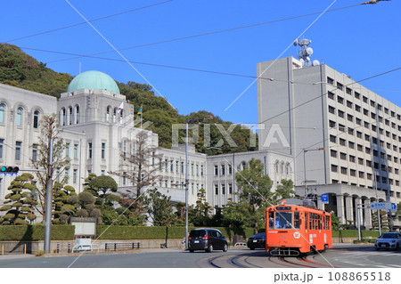 市内をめぐる路面電車 108865518