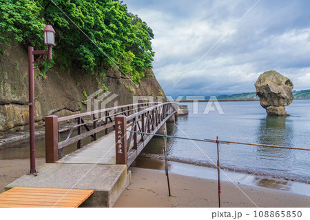 （北海道）江差町の鷗島（かもめじま）・瓶子岩（へいしいわ） 108865850