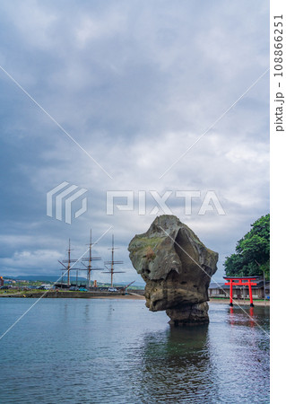 (北海道)江差町鷗島(かもめじま)・瓶子岩・鳥居・開陽丸 (北海道)江差町鷗島(かもめじま)・瓶子岩・鳥居・開陽丸 108866251