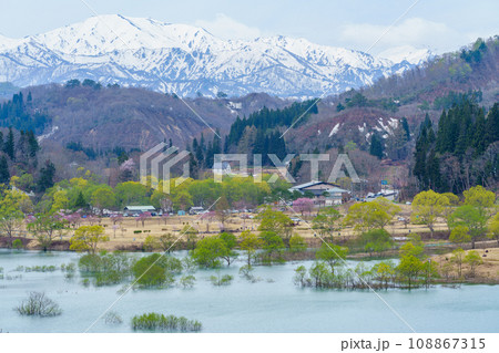 白川ダム 水没林と飯豊連峰 山形観光春 白川ダム 水没林と飯豊連峰 山形観光春 108867315