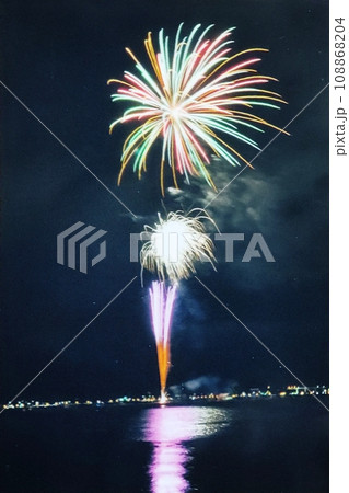 夜空に咲く大輪 108868204