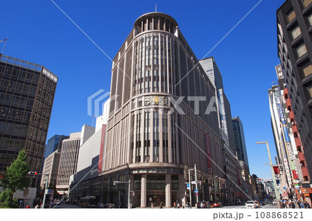 日本橋北詰交差点　日本橋三越本店 108868521