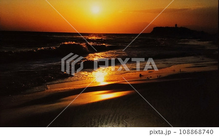 海に沈む夕日 108868740