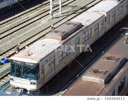 深川検車区行徳分室に停車中の東京メトロ日比谷線車両（03系） 108869013