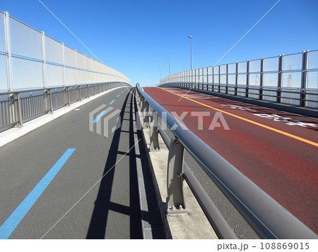 千葉県市川市にある「妙典橋」 108869015