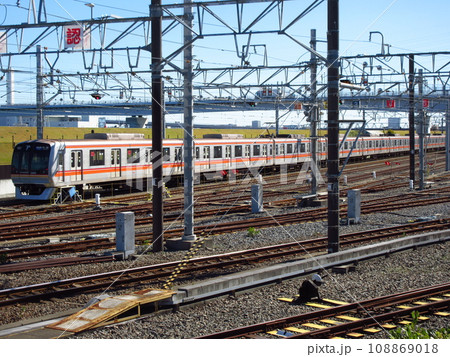 深川検車区行徳分室に停車中の東葉高速鉄道2000系電車 深川検車区行徳分室に停車中の東葉高速鉄道2000系電車 108869018