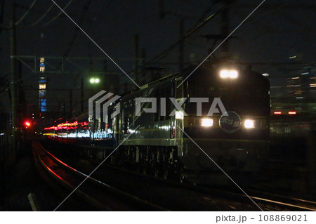 夜の上野を出発し北を目指す寝台特急北斗星(青色:EF510牽引) 夜の上野を出発し北を目指す寝台特急北斗星(青色:EF510牽引) 108869021